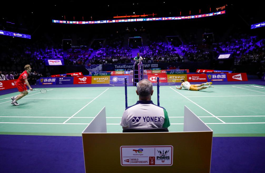 他凭借自己 他凭借自己